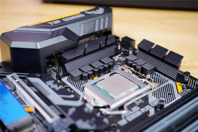 酷冷至尊新机箱分享，原来200元的机箱也可以这样玩！