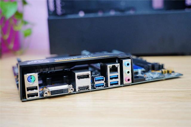 酷冷至尊新机箱分享，原来200元的机箱也可以这样玩！