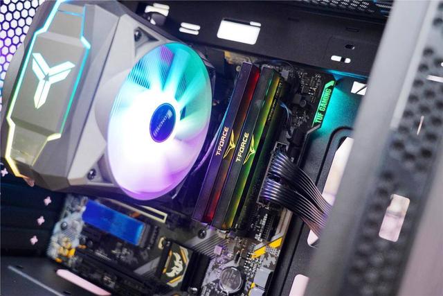 酷冷至尊新机箱分享，原来200元的机箱也可以这样玩！