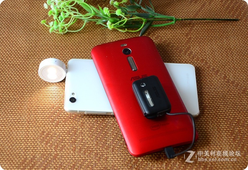 #华硕ZenFone 2及配件爆强体验# 手机摄影最强装备，你肯定没见过！
