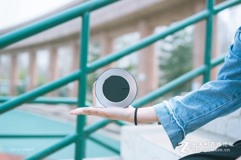 小姐姐户外实测：单手可拿，刁钻角度投射200寸，坚果微果i6居然很清晰