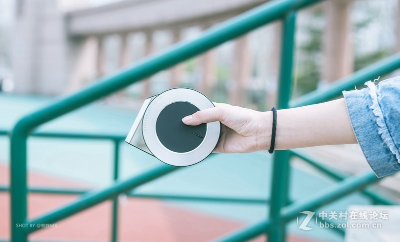 小姐姐户外实测：单手可拿，刁钻角度投射200寸，坚果微果i6居然很清晰