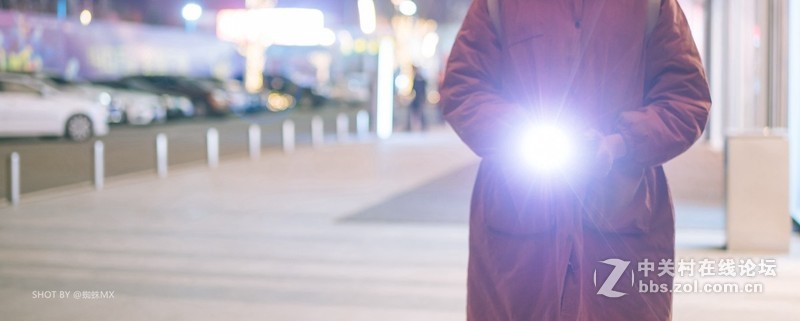 小姐姐户外实测：单手可拿，刁钻角度投射200寸，坚果微果i6居然很清晰