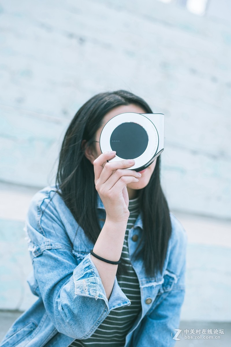 小姐姐户外实测：单手可拿，刁钻角度投射200寸，坚果微果i6居然很清晰