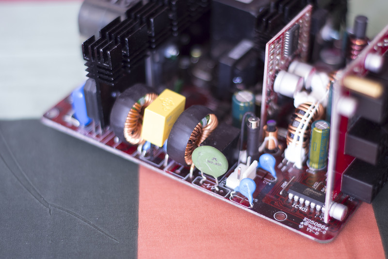 先马750W金牌全能模组开箱、拆解分析