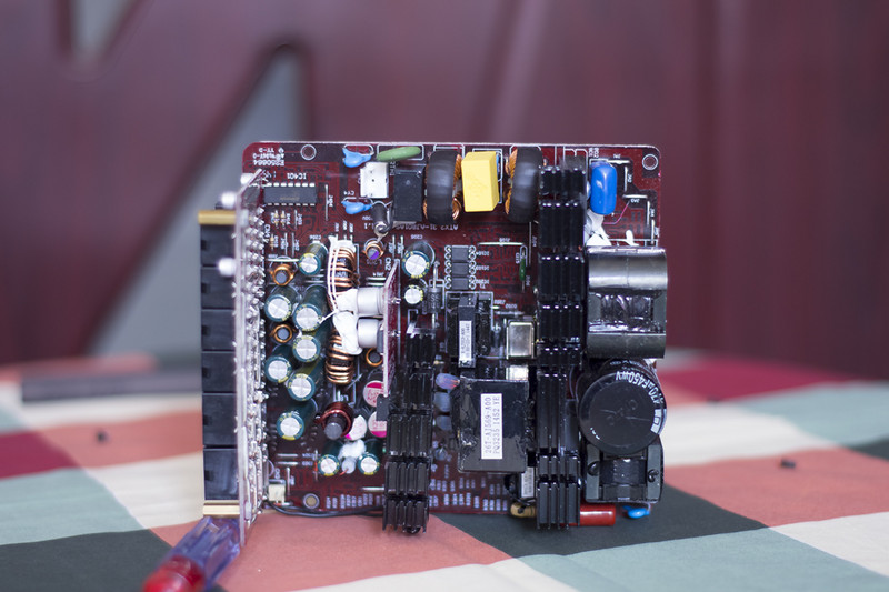 先马750W金牌全能模组开箱、拆解分析