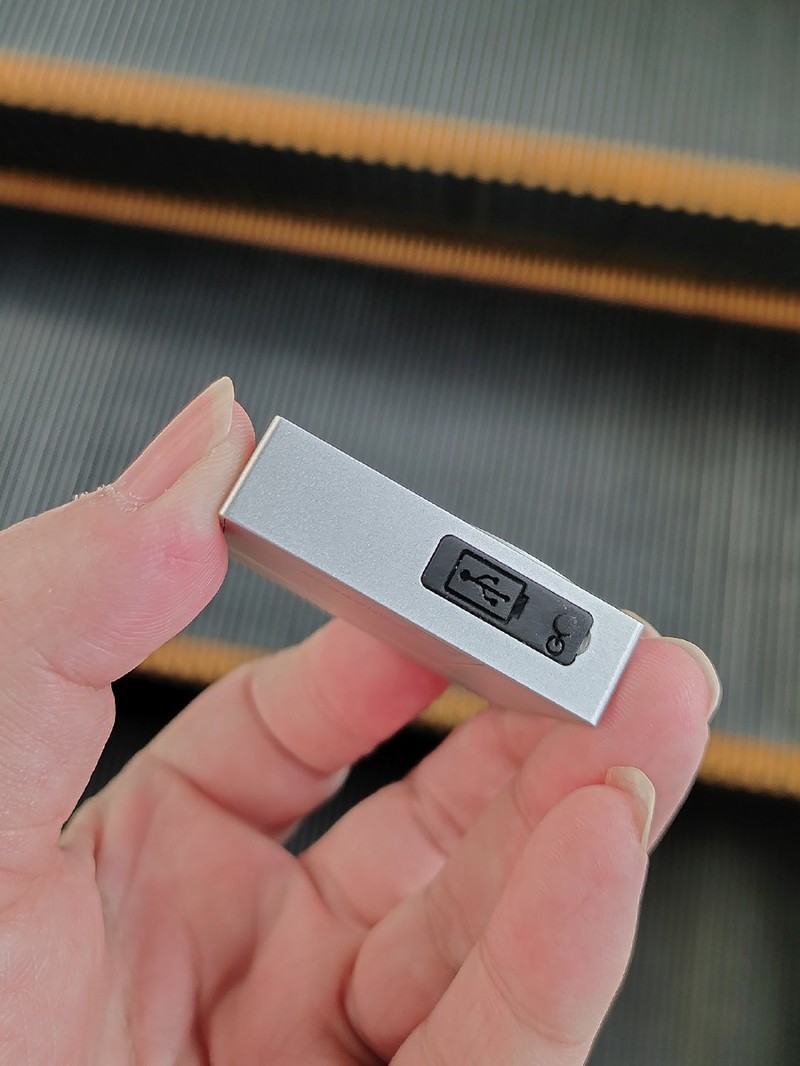 开锁不用钥匙和密码，按下指纹就行了，是不是很爽？