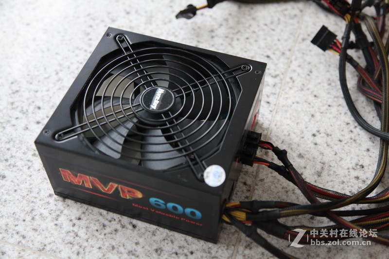 为玩高端游戏，我专门搞了套高性价比的装备航嘉MVP600+映泰Z97X