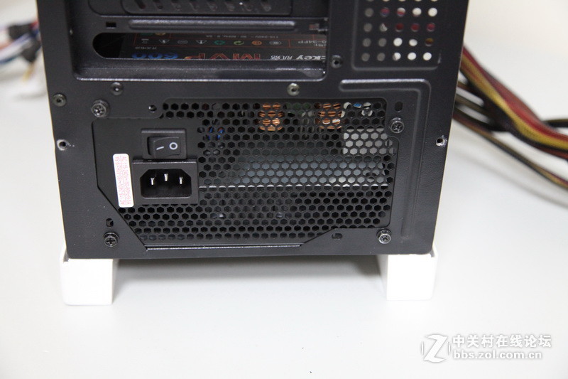 为玩高端游戏，我专门搞了套高性价比的装备航嘉MVP600+映泰Z97X