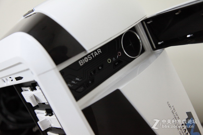 为玩高端游戏，我专门搞了套高性价比的装备航嘉MVP600+映泰Z97X