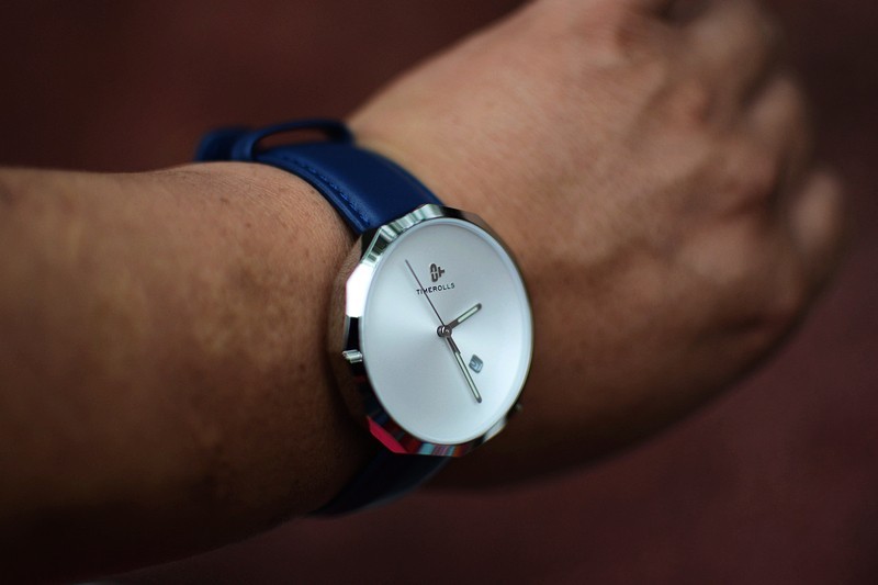 外观形态既是刻度 TIMEROLLS NUT系列十二角石英表