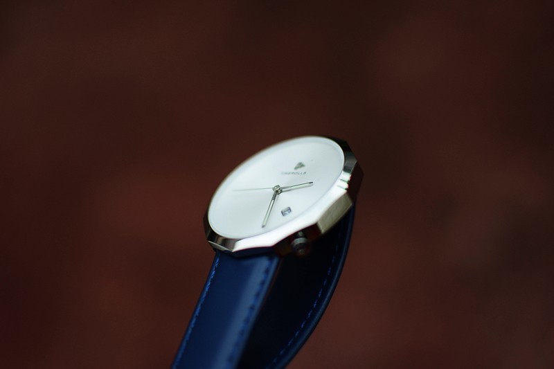 外观形态既是刻度 TIMEROLLS NUT系列十二角石英表