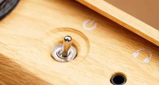 巫单曲人生壁挂式CD机，还原自然的淳朴之音