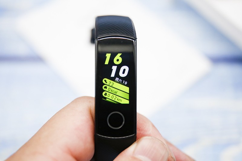 荣耀手环5全面评测：新增血氧饱和度检测功能，为健康保驾护航