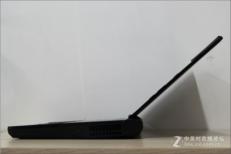 性能怪兽 MSI GT80 开箱  他不只是一台笔记本！！