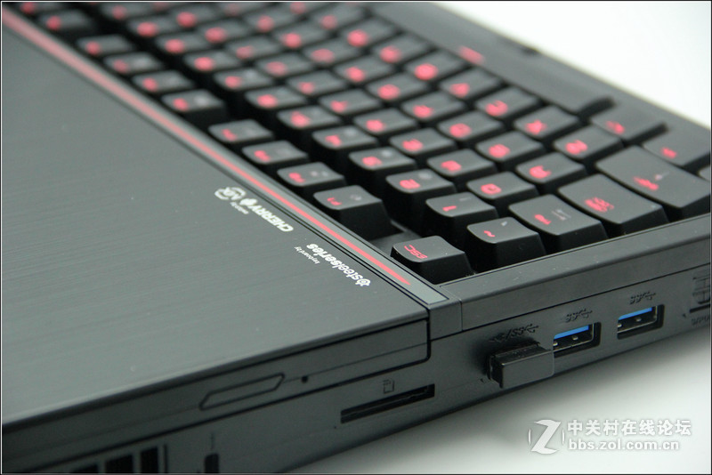 性能怪兽 MSI GT80 开箱  他不只是一台笔记本！！