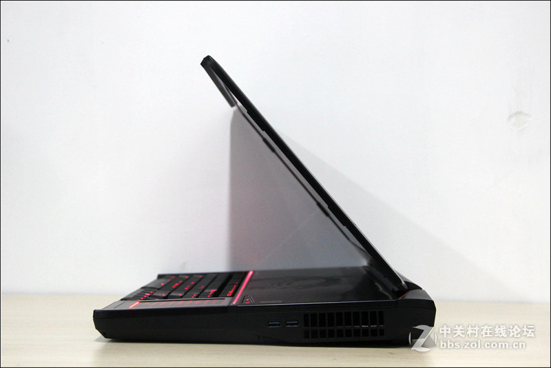 性能怪兽 MSI GT80 开箱  他不只是一台笔记本！！