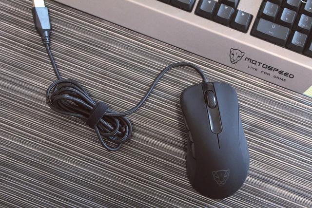 手感出色灯光炫，摩豹V100 RGB游戏鼠标上手体验