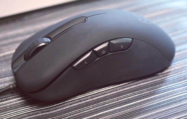 手感出色灯光炫，摩豹V100 RGB游戏鼠标上手体验