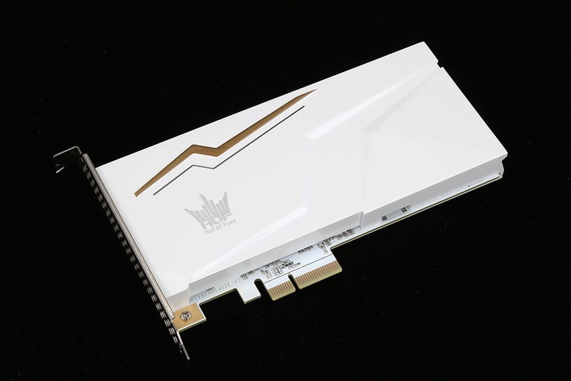 RGB信仰加成，影驰HOF 1TB PCle 固态硬盘 真的不只是快一点