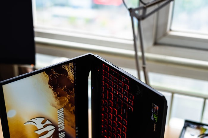 六千多的GTX1660Ti游戏本 华硕飞行堡垒7