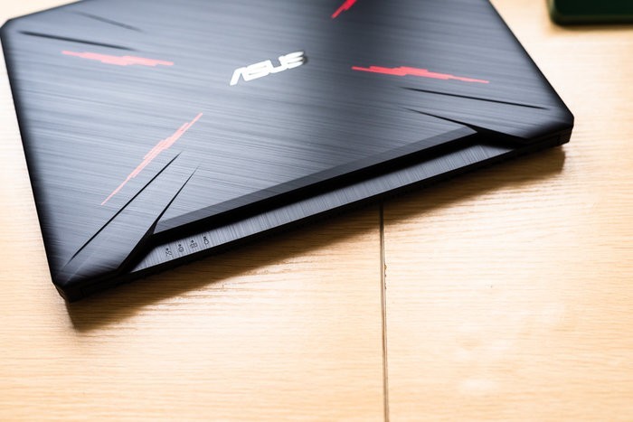 六千多的GTX1660Ti游戏本 华硕飞行堡垒7