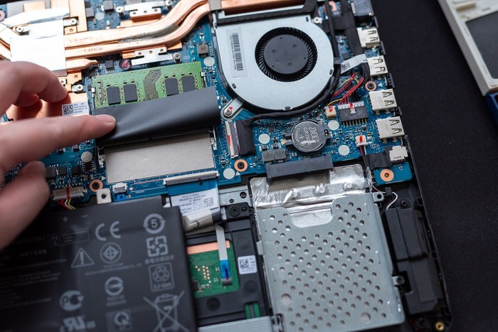 六千多的GTX1660Ti游戏本 华硕飞行堡垒7