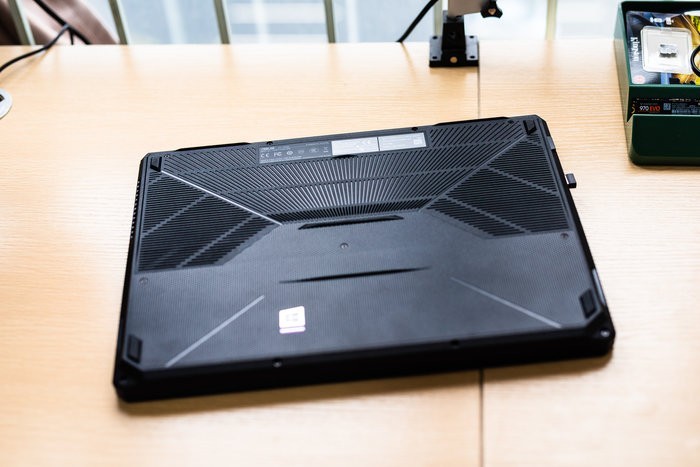 六千多的GTX1660Ti游戏本 华硕飞行堡垒7