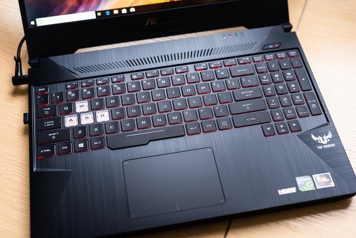 六千多的GTX1660Ti游戏本 华硕飞行堡垒7