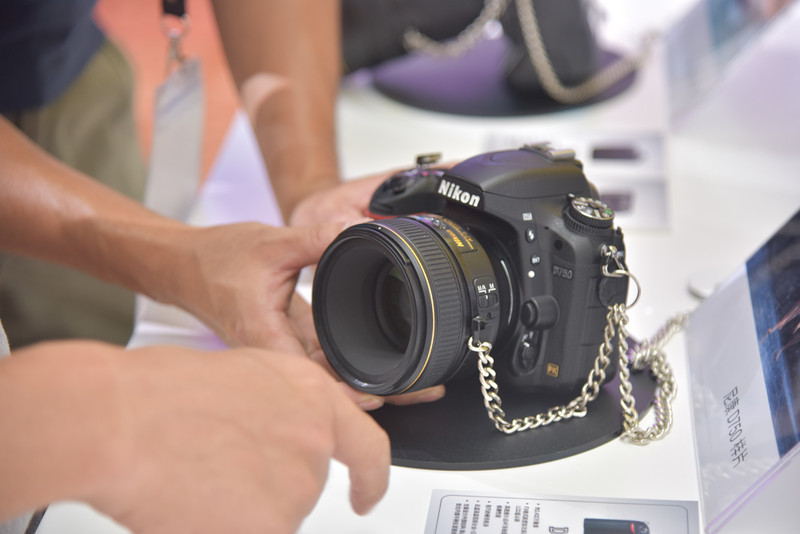 #2015精彩秀尼康# 不仅有眼福，还可以动手摸