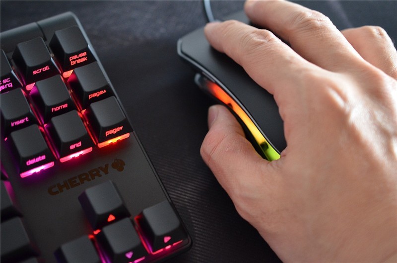信仰加持RGB键鼠？cherry原厂光污染回头率百分百