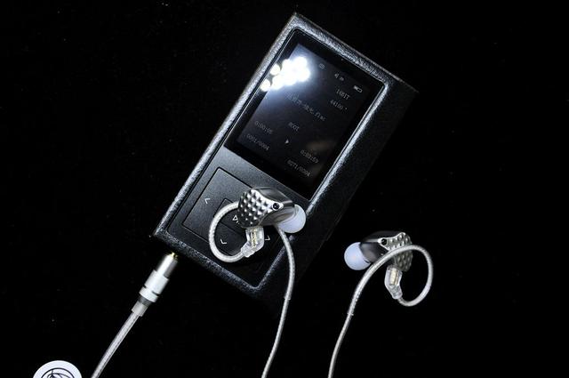 态度不是一般的端正，TFZ SERIES 7评测