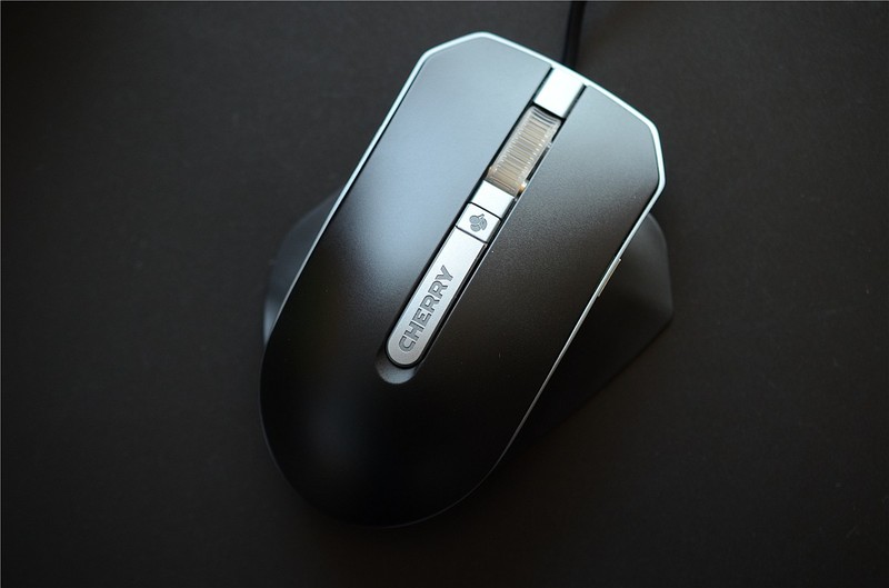 信仰加持RGB键鼠？cherry原厂光污染回头率百分百