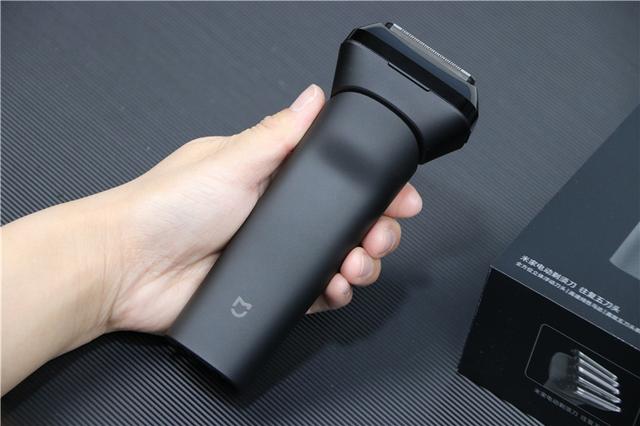 小米首款高端剃须刀！售价499元，功能完胜博朗飞利浦