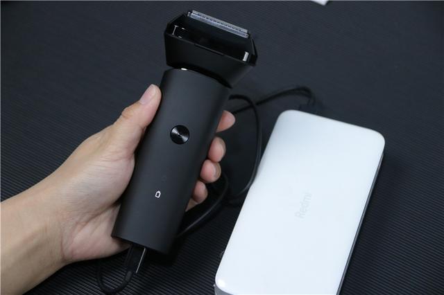 小米首款高端剃须刀！售价499元，功能完胜博朗飞利浦