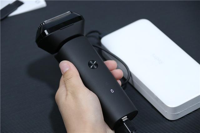 小米首款高端剃须刀！售价499元，功能完胜博朗飞利浦