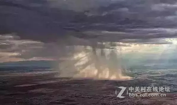 飞机上看下雨，不可思议
