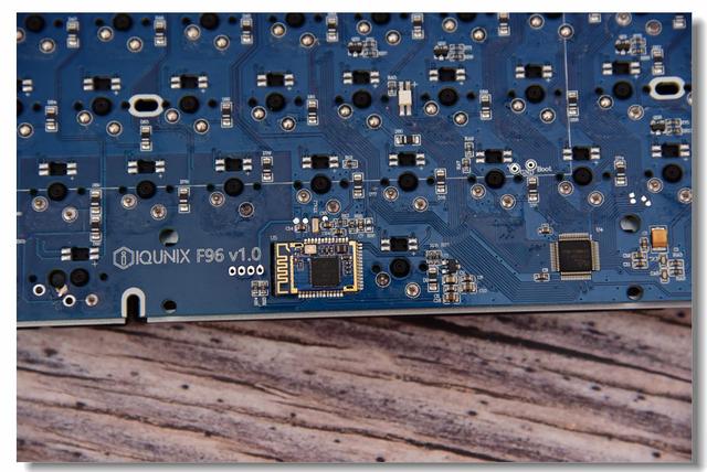 逼格满满—iQunix F96侧刻键盘之拆解评测