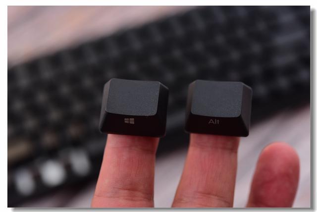 逼格满满—iQunix F96侧刻键盘之拆解评测