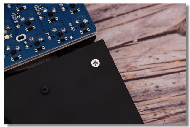 逼格满满—iQunix F96侧刻键盘之拆解评测