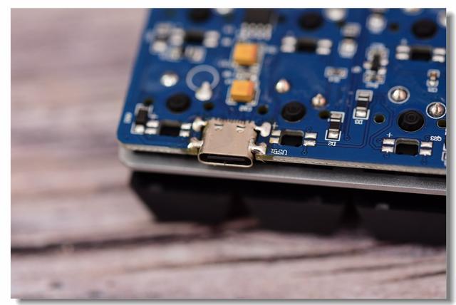 逼格满满—iQunix F96侧刻键盘之拆解评测