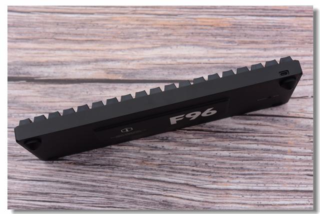 逼格满满—iQunix F96侧刻键盘之拆解评测