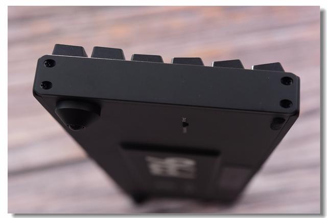 逼格满满—iQunix F96侧刻键盘之拆解评测