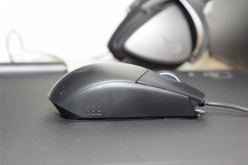 转轴机械按键玩COD16啥感觉？ROG IMPACT II首发拆解测评