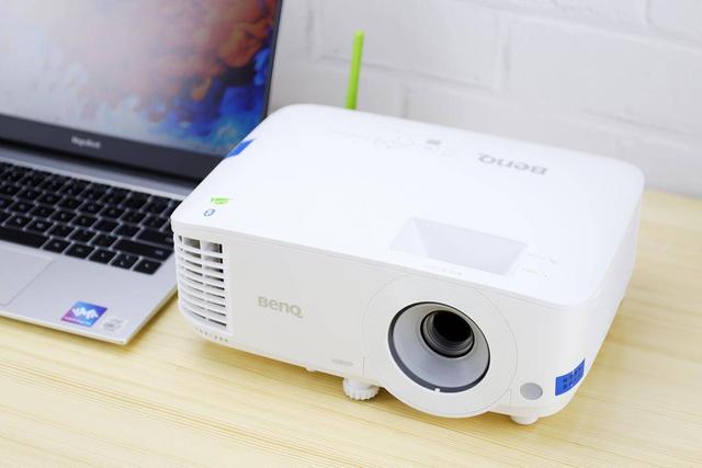 明基E580智能商务投影仪体验：商务办公好帮手 无线投屏是亮点