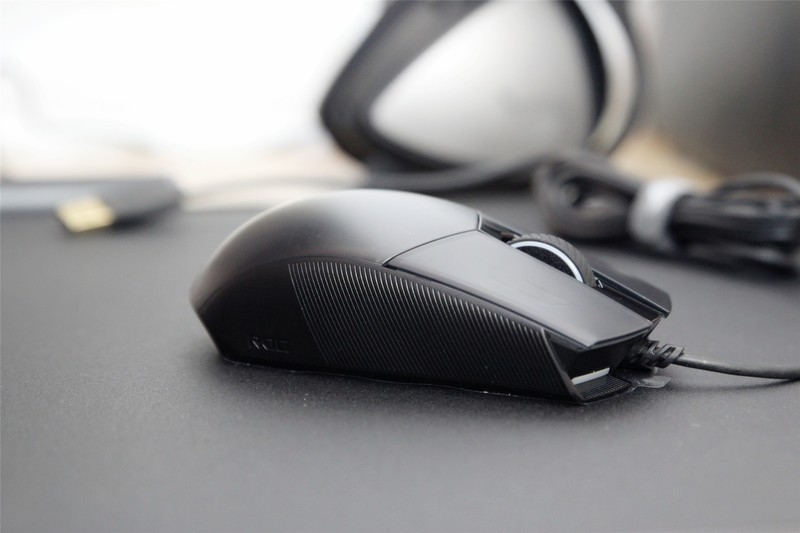 转轴机械按键玩COD16啥感觉？ROG IMPACT II首发拆解测评