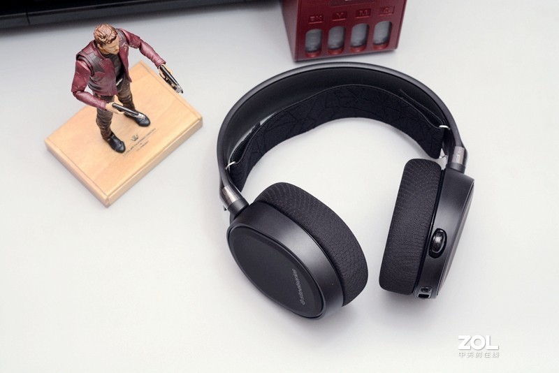 开黑队友话太多？赛睿这款带ChatMix功能的游戏耳机专治