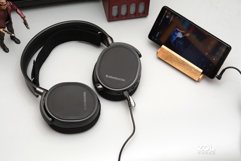 开黑队友话太多？赛睿这款带ChatMix功能的游戏耳机专治