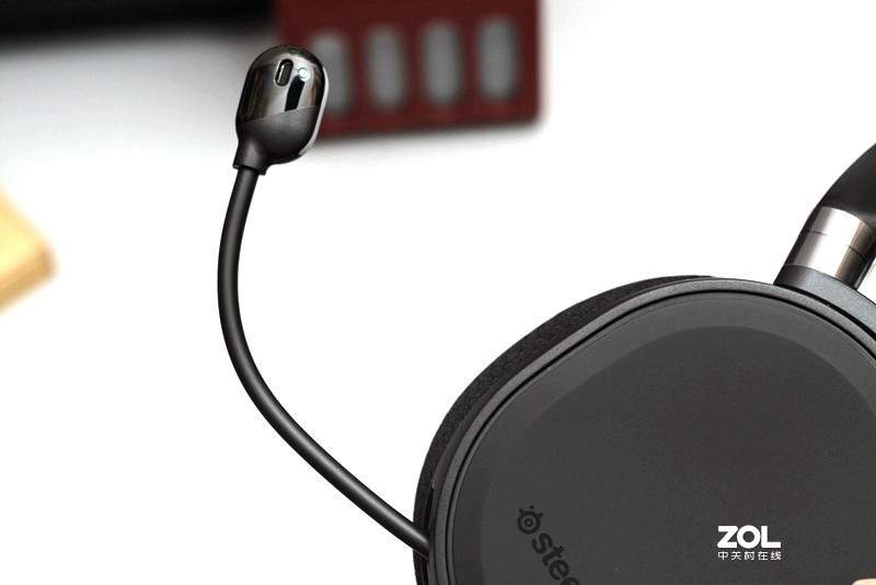 开黑队友话太多？赛睿这款带ChatMix功能的游戏耳机专治