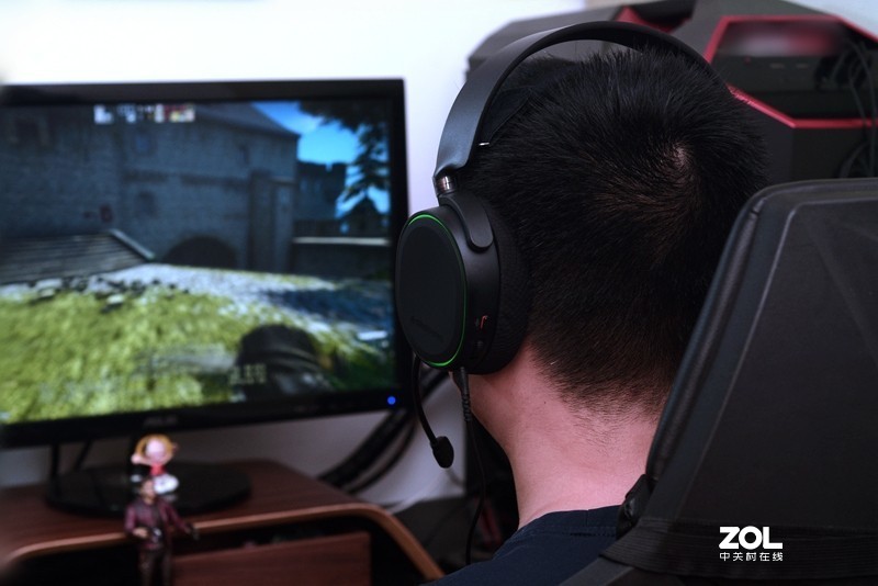 开黑队友话太多？赛睿这款带ChatMix功能的游戏耳机专治